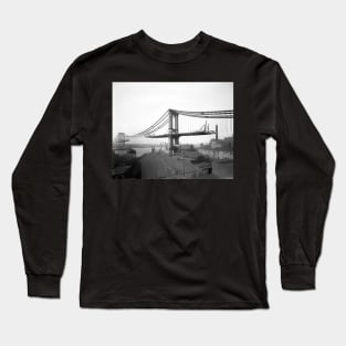 Manhattan Bridge Construction, 1909. Vintage Photo Long Sleeve T-Shirt